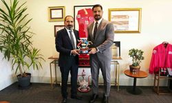 Taha Akgül, TFF Başkan Vekili Mecnun Otyakmaz'ı Ziyaret Etti