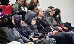 Tarih Konulu Konferansa Gençlerden Yoğun İlgi
