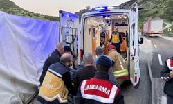Tır devrildi: Kula'da 1 yaralı