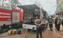 Tokat'ta Jeneratör Kıvılcımı Kamyoneti Alevlendirdi