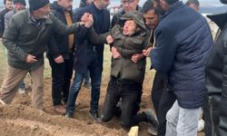 Traktör kazasında hayatını kaybeden 5 yaşındaki çocuk toprağa verildi, acılı baba gözyaşlarına boğuldu