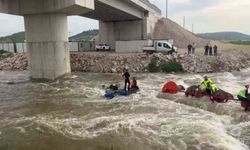 Traktörle dereden geçmeye çalışırken kaza: 10 işçi kurtarıldı