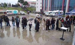 Üniversite öğrencileri emniyet kemeri simülasyonuna ilgi gösterdi