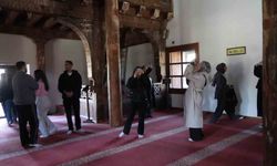 Üniversite öğrencileri, UNESCO Dünya Mirası listelediği Mahmut Bey Camii'ni ziyaret etti