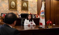 Vali Çiçek, 23 Nisan'da çocuklara makamını devretti