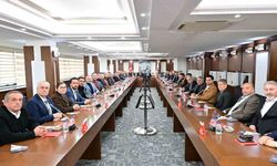 Vali Köşger, İş Dünyasıyla Temaslarını Sıcak Tutuyor