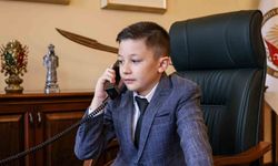 Vali Sözer, 23 Nisan'da koltuğunu minik Yiğit'e bıraktı.