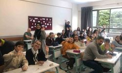 Veliler çocuklarıyla birlikte sınavda ter döktü