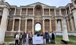 Yabancı öğrenciler Sardes Antik Kenti'nde tarihi deneyimledi