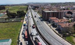 Yalova köprülü kavşakta onarım nedeniyle trafik sıkışıklığı
