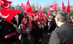 Yeni haftaya milli değerler ve bayrak vurgusuyla başlandı