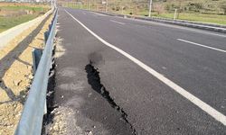 Yeni inşa edilen yolda çatlaklar ve çöküntüler meydana geldi
