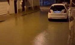 Yoğun Yağmur Sokaklarda Su Birikintilerine Neden Oldu