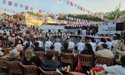 60 kadın darbuka ile stres attı, konserde yeteneklerini sergiledi