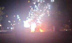 Alevler içindeki kamyoneti kayda aldı