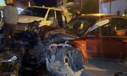 Alkollü sürücü 4 araca çarptı: 2 yaralı