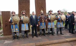 Bakan Mustafa Çiftçi, Ahlat Selçuklu Mezarlığı'nı ziyaret etti