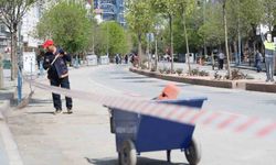 Bayramda görevlerini bırakmadılar: Temizlik işçilerinden örnek davranış