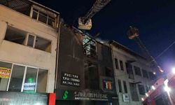 Bayrampaşa'da 5 katlı iş yerinin 3. katı alevlere kapıldı