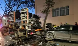 Beşiktaş’ta Feci Kaza! Çırağan Caddesi’nde Otomobiller Kafa Kafaya Çarpıştı: 9 Yaralı