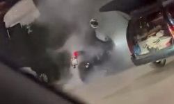 Bursa'da akaryakıt istasyonunda lastik yakan motosiklet anbean görüntülendi
