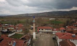 Cami yıkıldı, minare köyün simgesi oldu