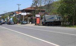 Çöp kamyonu kazasında kadın hayatını kaybetti