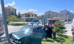 Çorum'da otomobil ve cip çarpıştı: 2 yaralı