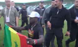Diagne'nin bayrak açışı: Iğdır'da kısa gerginlik yaşandı