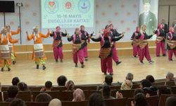 Engelli bireyler için düzenlenen özel etkinlikte velilerin gösterisi büyük ilgi gördü