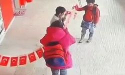 Erzurum'da miniklerden örnek duyarlılık: Bayrak için seferber oldular