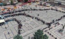 Fide almak için sıraya girdiler, yağmur dinlemedi: Kırıkkale'de yoğun ilgi