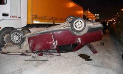 Hatay'da lastiği patlayan otomobil takla attı