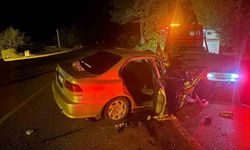 Isparta'da alkollü sürücünün otomobili park halindeki araçlara çarptı: 5 yaralı
