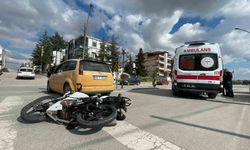 Karaman'da motosiklet ile taksi çarpıştı: 1 yaralı
