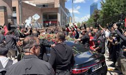 Kılıçdaroğlu, CHP Genel Merkezi'nde çiçeklerle karşılandı