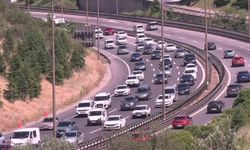 Kocaeli TEM Otoyolu'nda yoğun araç trafiği yaşanıyor