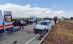 Konya'da 2 araç çarpıştı: 5 yaralı