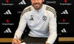 Manchester United, Michael Carrick ile 2 yıl daha devam ediyor