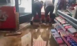 Muş'ta şiddetli yağış ve dolu: İş yerleri sular altında kaldı