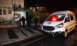 Oğul, babasını bıçaklayıp kaçtı