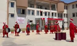 Özel bireylerden oluşan mehteran takımının etkileyici gösterisi
