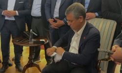 Özgür Özel, mutlak butlan tebligatını yırttı