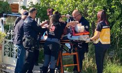 Perde asarken dengesini kaybedip düşen yaşlı kadın hastaneye kaldırıldı