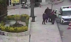 Polis otosunun önünde fenalaşan sürücüyü Heimlich manevrasıyla kurtardılar