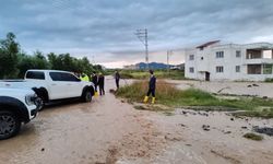Sağanak yağış, dereleri taşırdı ve mahalleleri su bastı