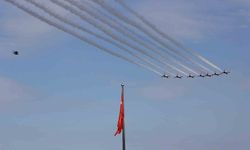 Samsun semalarında Türk Yıldızları ve SOLOTÜRK'ten muhteşem hava gösterisi