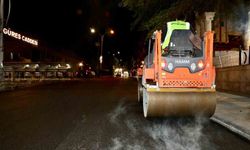 Siirt'te asfalt çalışmaları gece boyunca devam ediyor