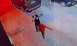 Silahı tutukluk yapınca paniğe kapıldı, ardından yeniden ateş açtı: O anlar kamerada