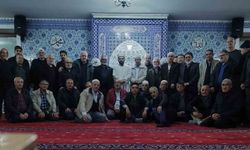 Suriyeli Abdülkerim Ömer'e cami cemaatinden anlamlı uğurlama